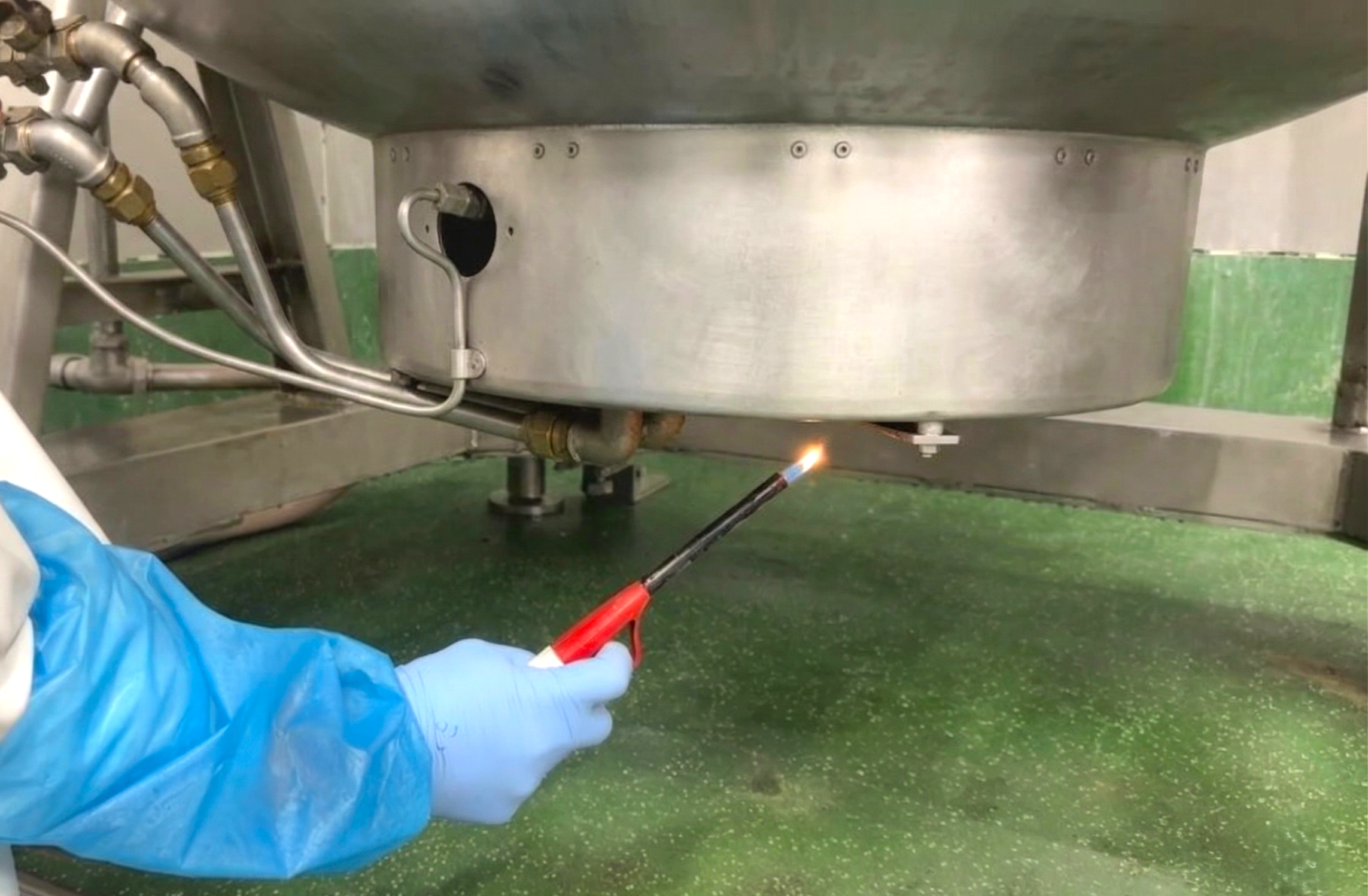 直火窯での加熱工程